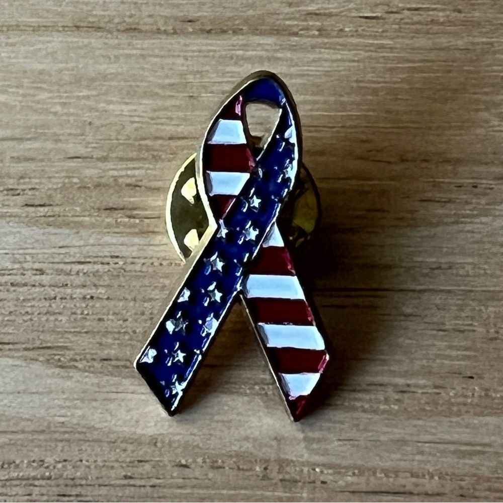 American Flag Ribbon USA Patriotic Gold Tone Lapel Pin